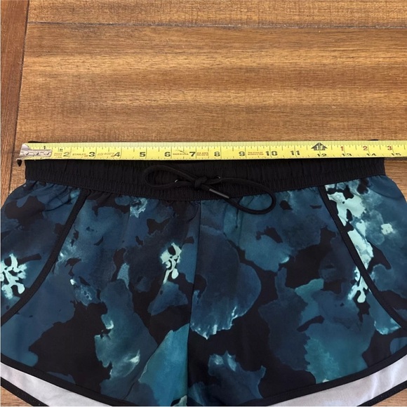 Fabletics Carrie Athletic Shorts Womens XS Green Black Drawstring Running - Picture 3 of 10